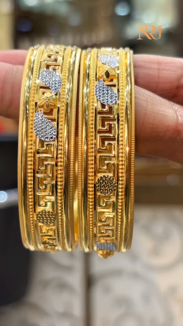 Festive jewellery